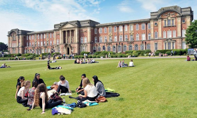 15 high schools in UK: rankings and fees