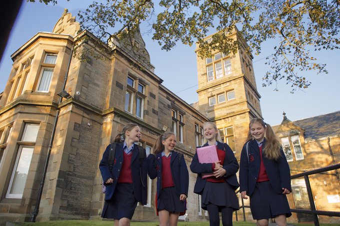Send my kid to a boarding school in UK: tips for parents